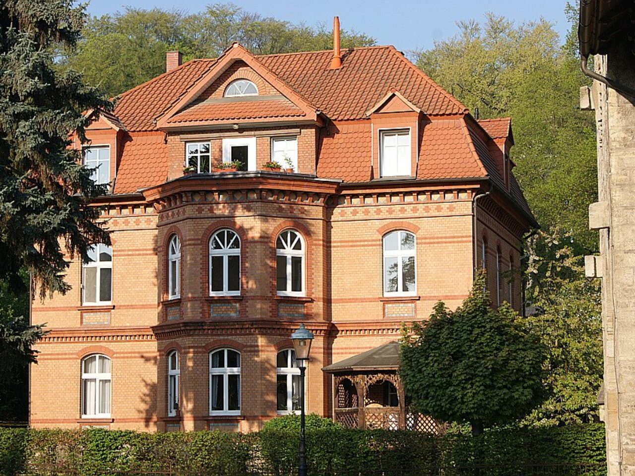 Großzügige Wohnung mit Gartennutzung nahe dem Stadtzentrum Arnstadts-Hausansicht