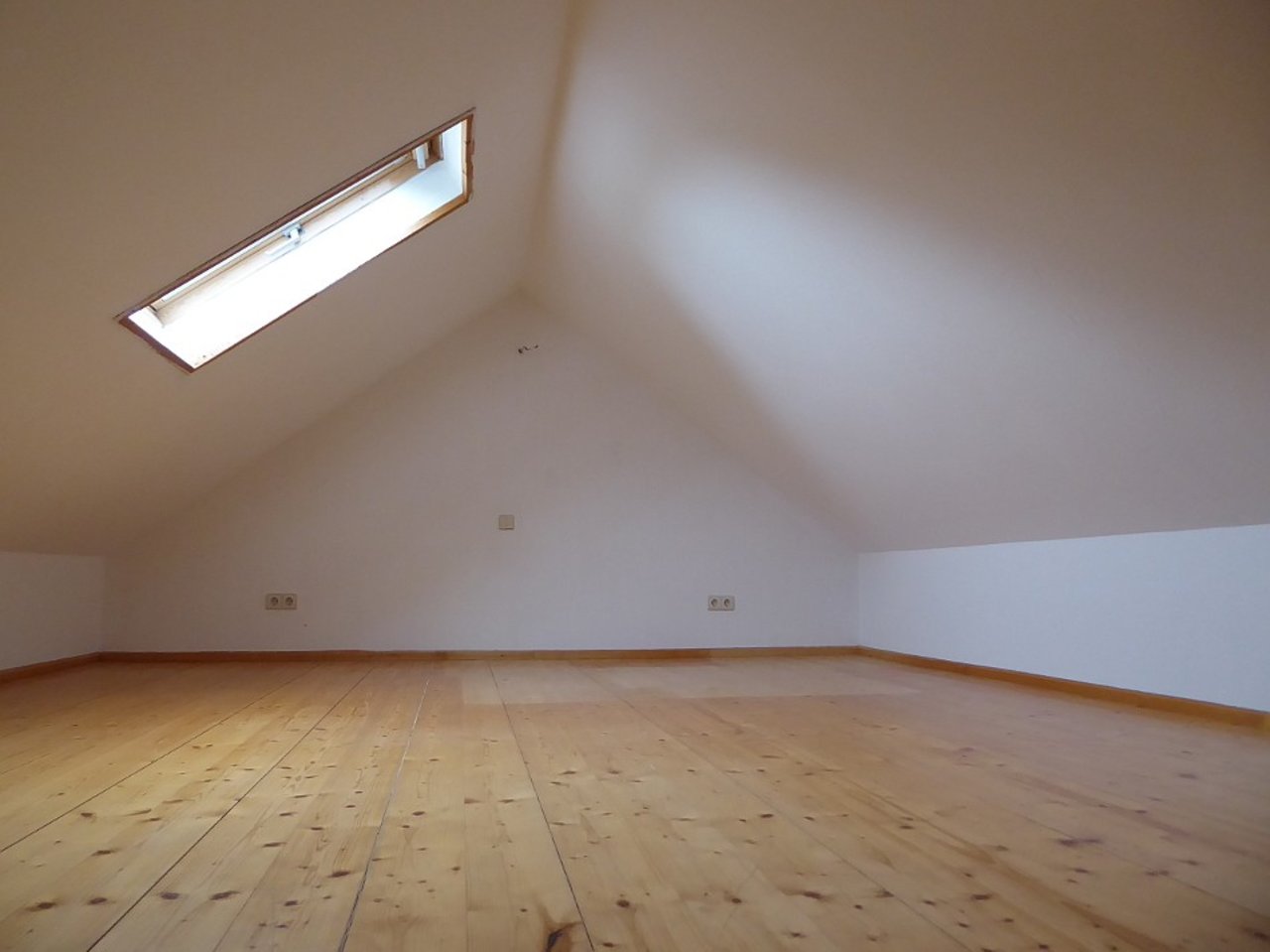 Individuelle 3ZimmerDGWohnung mit ausgebautem Dachspitz
