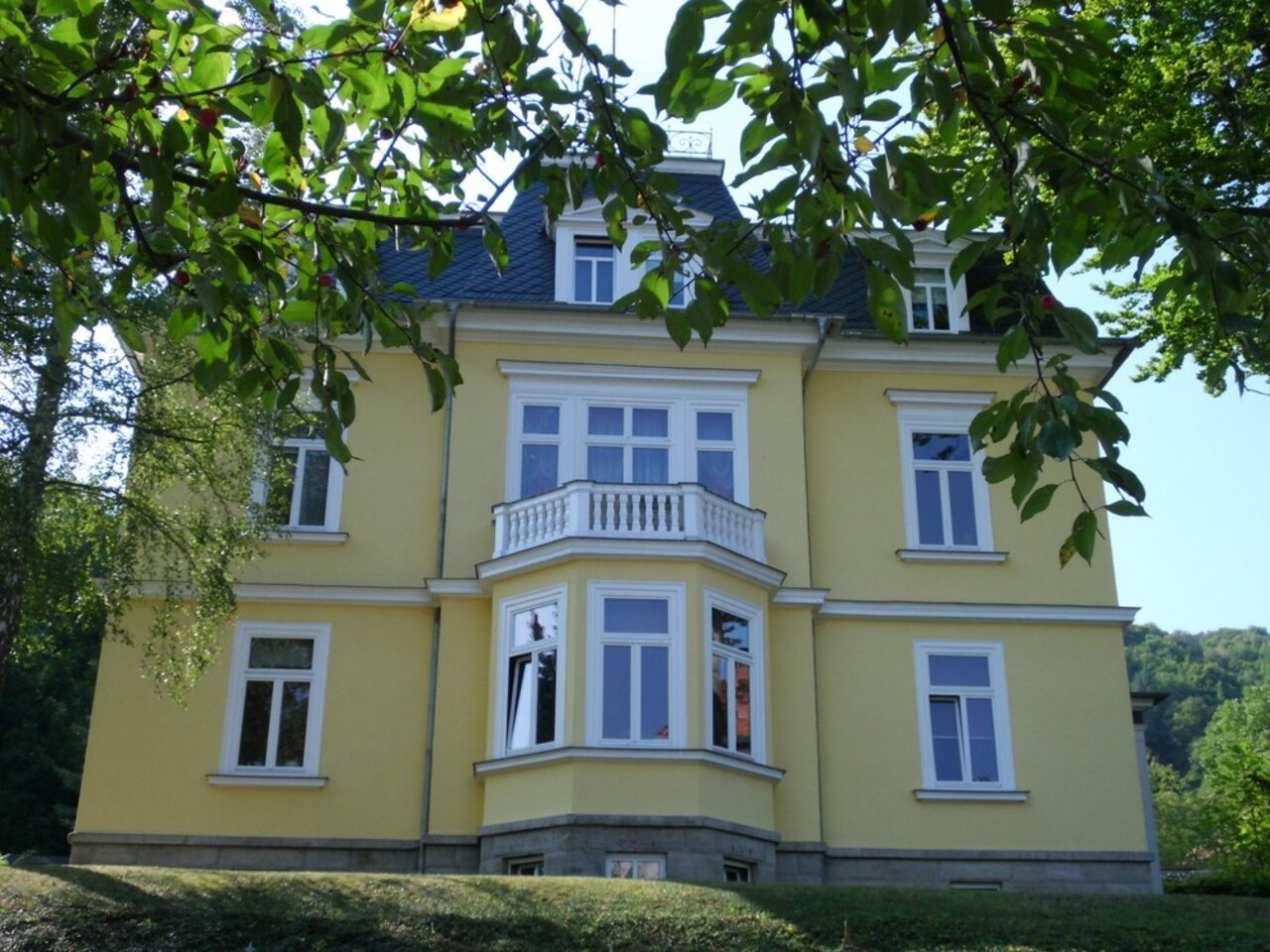 Einladende 2-Zimmerwohnung in attraktiver Stadtrandlage von Arnstadt-Hausansicht