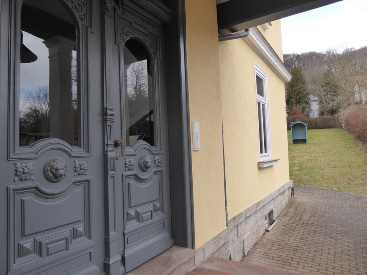 Einladende 2-Zimmerwohnung in attraktiver Stadtrandlage von Arnstadt-Hauseingang