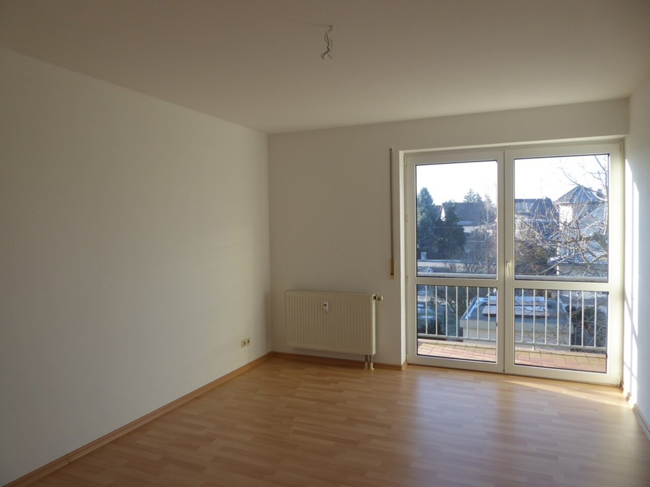 Einladende, sonnige 2-Zimmerwohnung mit Balkon in Sülzenbrücken-Schlafzimmer