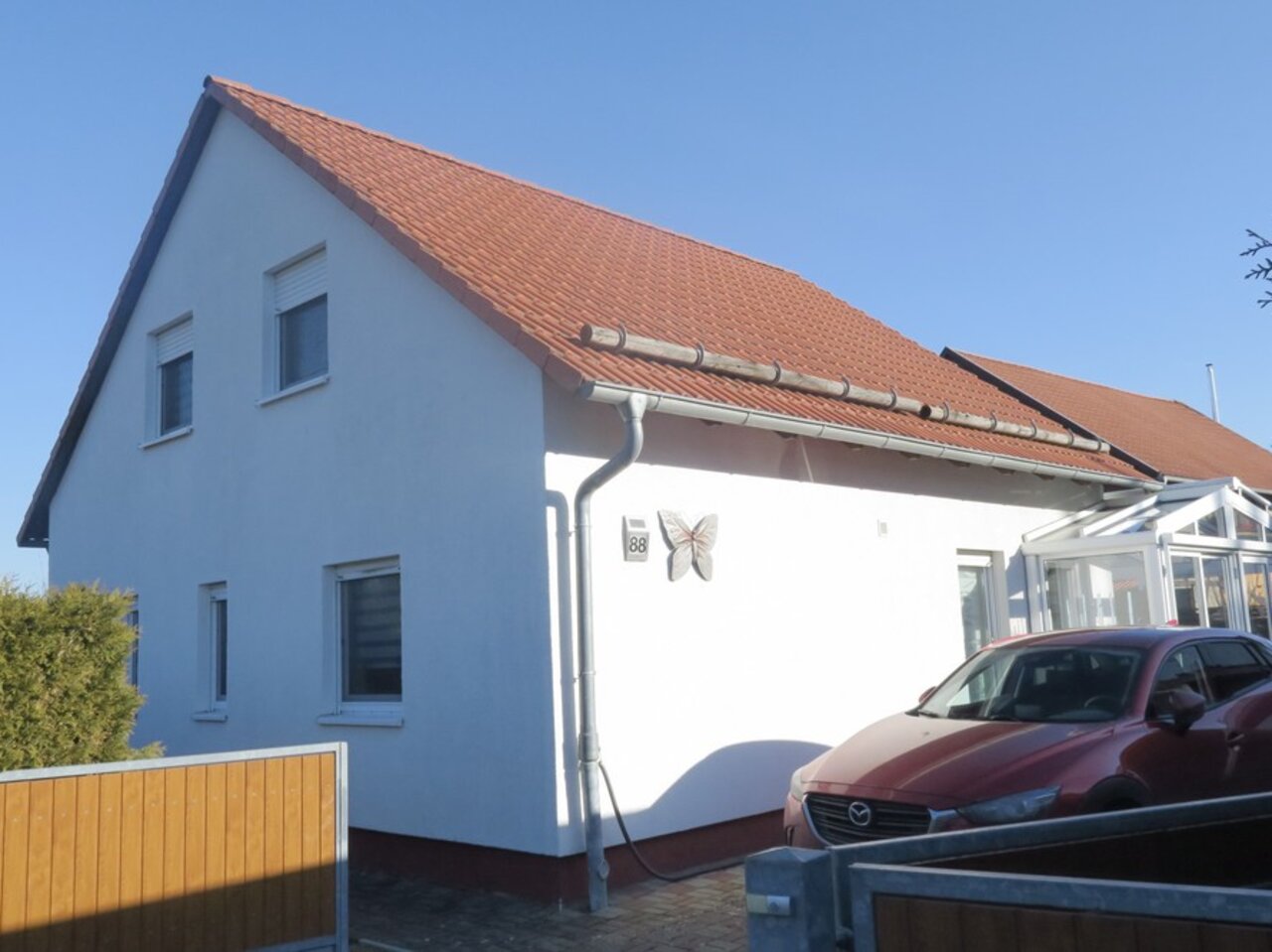 Freistehehendes EFH mit Doppelgarage in Osthausen-Grundstück mit Einfahrt