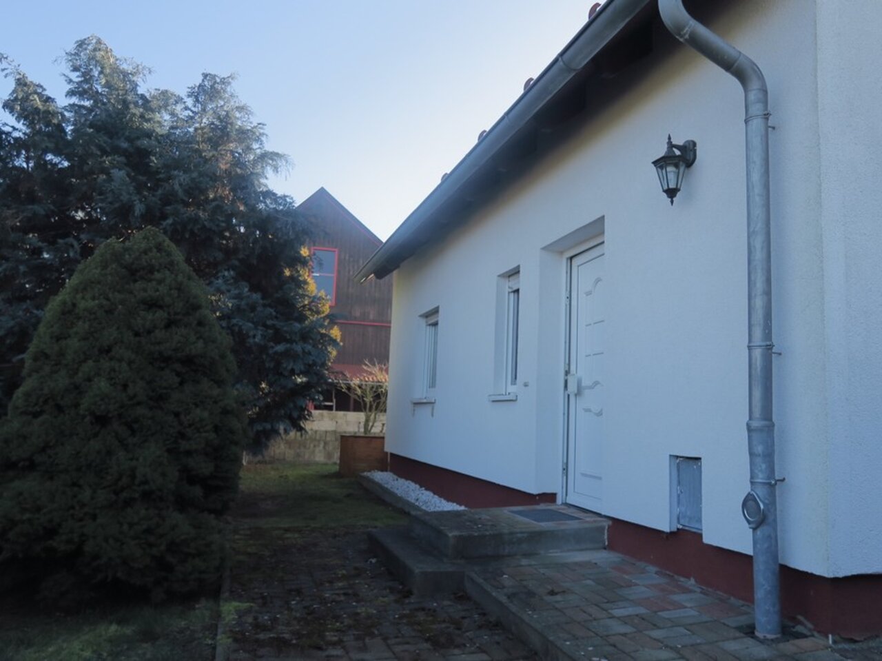 Freistehehendes EFH mit Doppelgarage in Osthausen-Hauseingangseeite