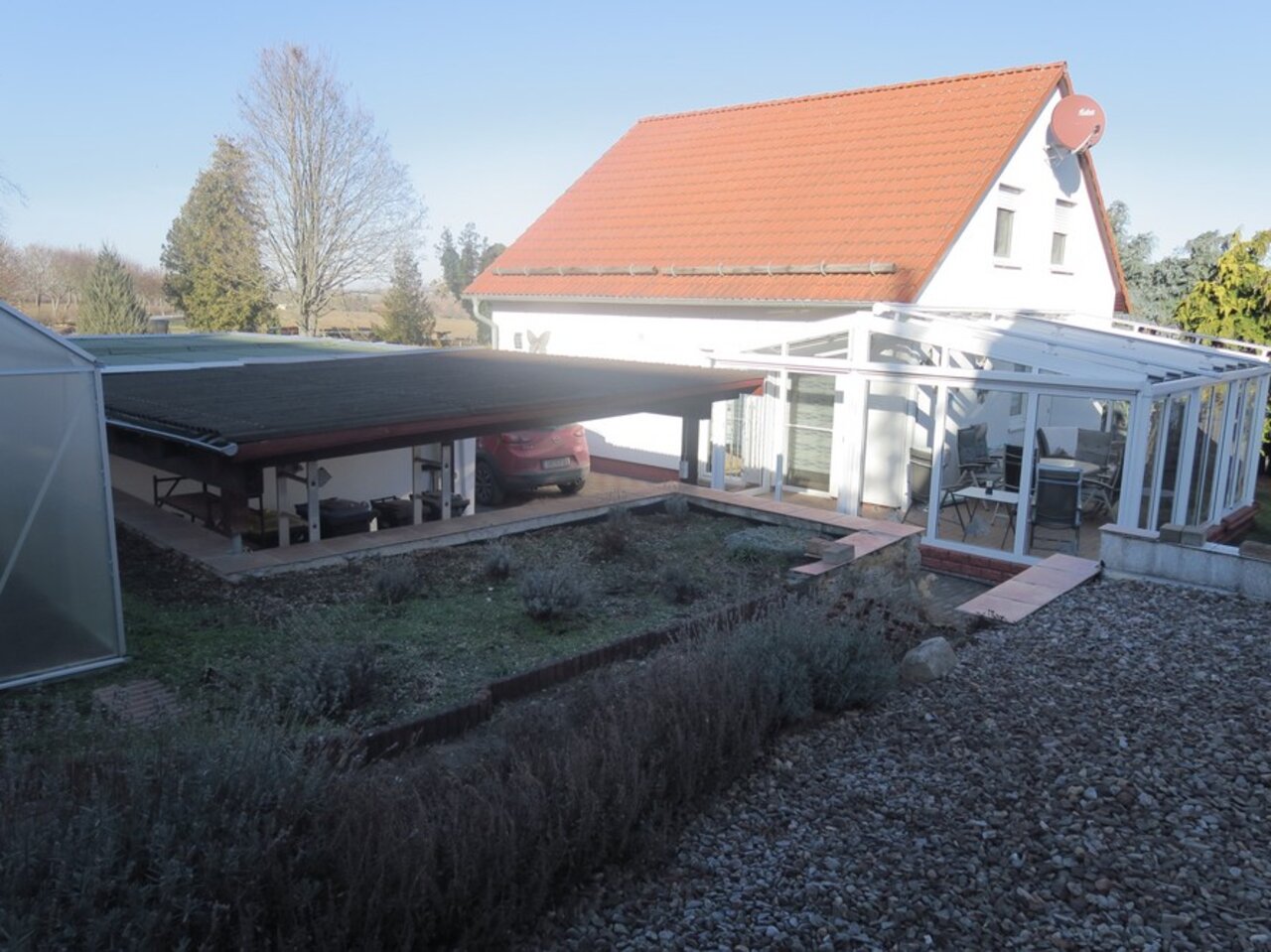 Freistehehendes EFH mit Doppelgarage in Osthausen-Grundstück mit Haus