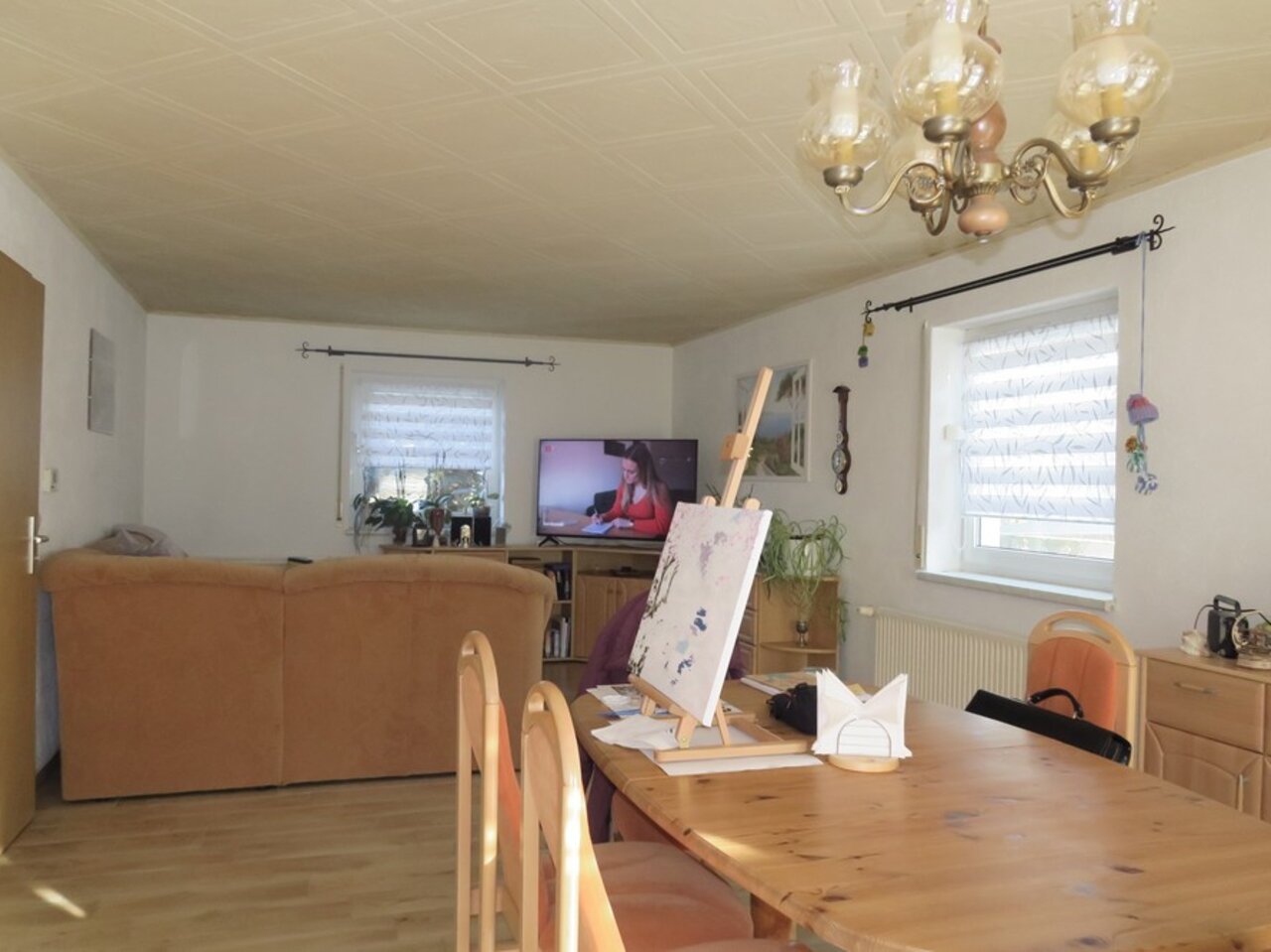 Freistehehendes EFH mit Doppelgarage in Osthausen-Wohnzimmer