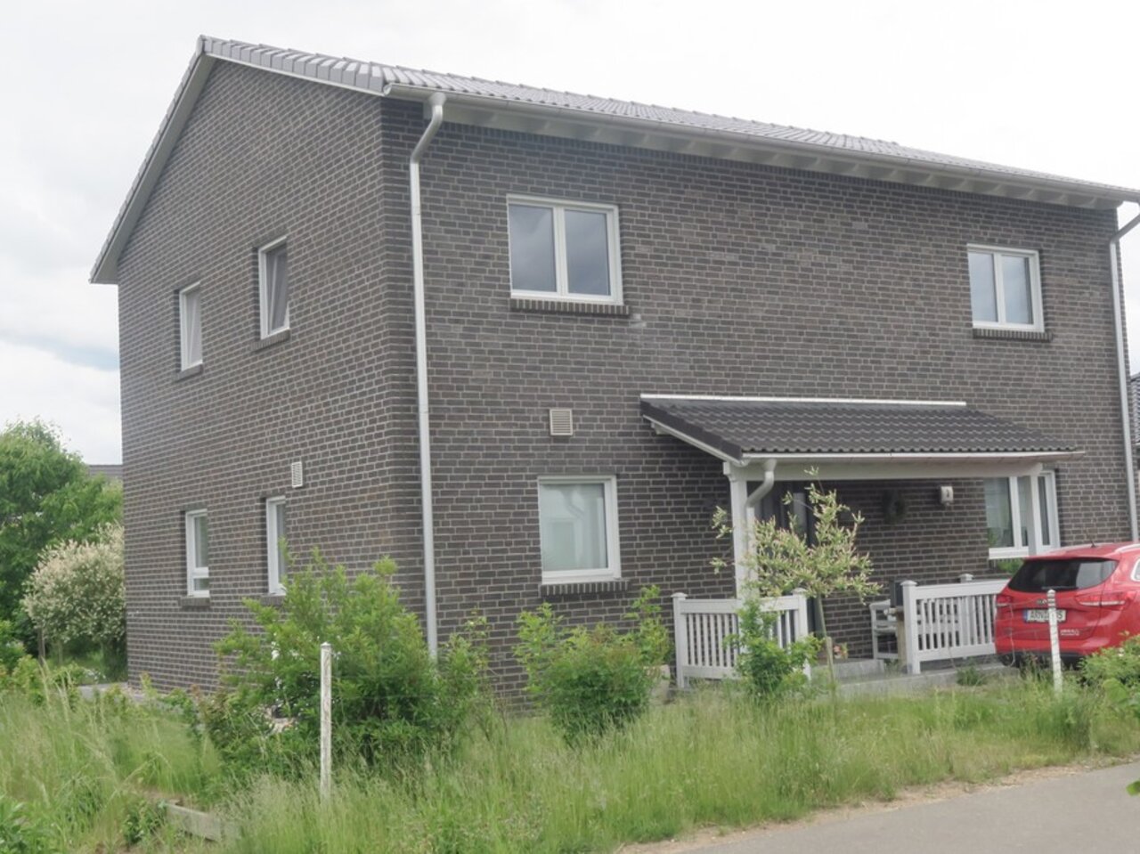 Modernes, familienfreundliches Einfamilienhaus am westlichen Stadtrand von Arnstadt-Hausansicht