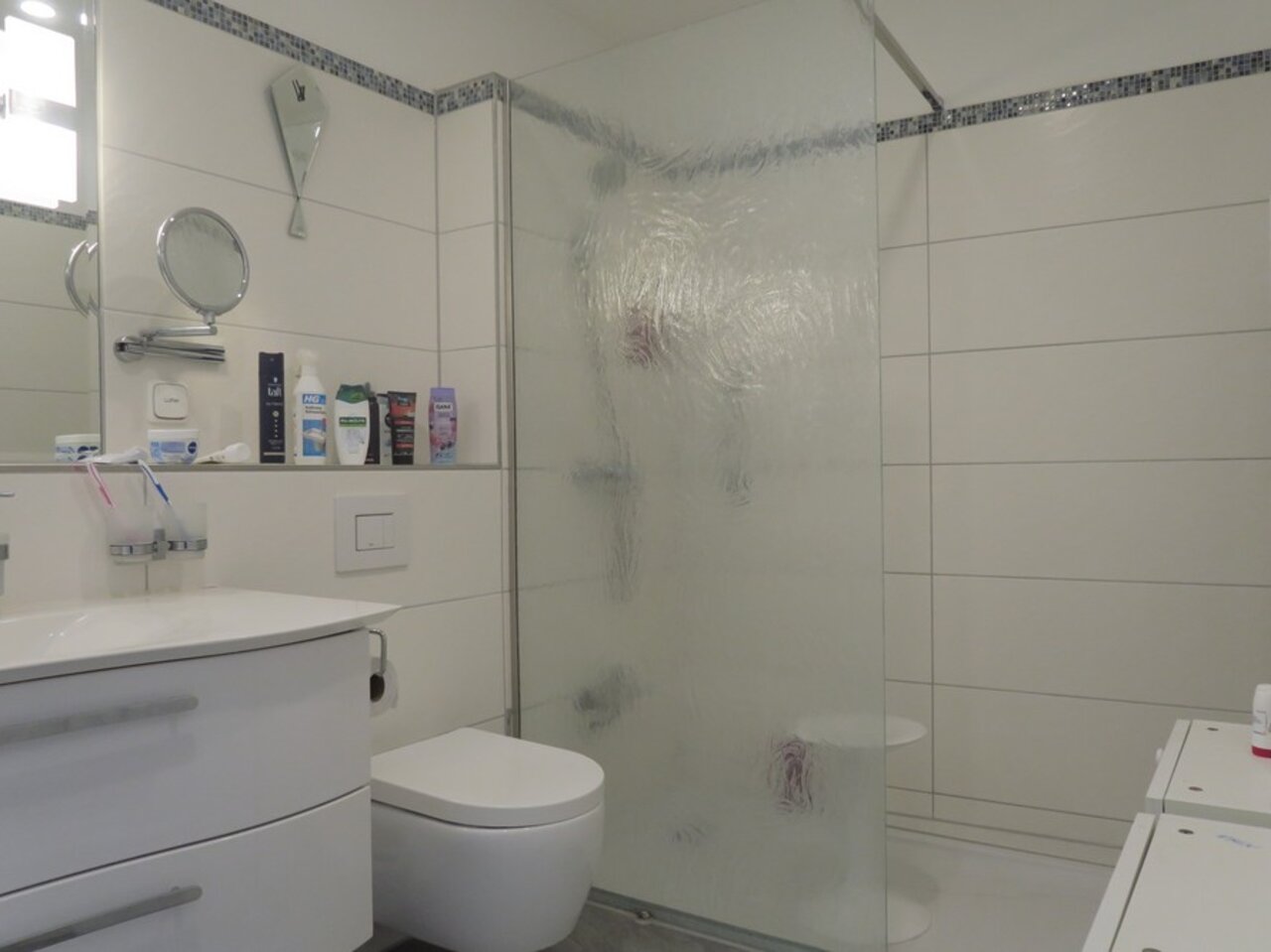 Großzügiges Wohnhaus mit Einliegerwohnung und großer Scheune in Witzleben-ELW - Duschbad