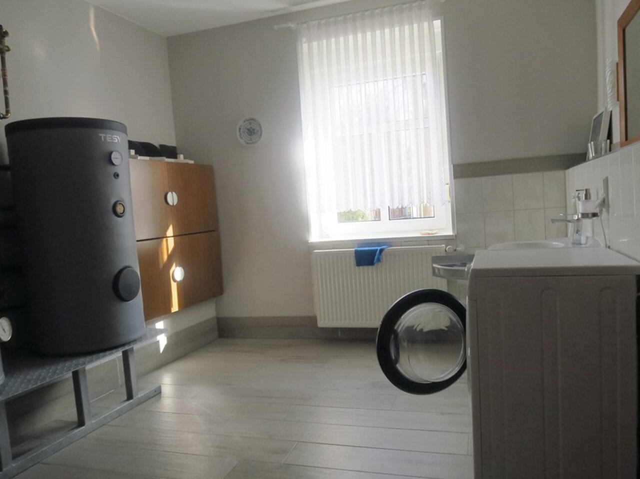 Individuelles Wohnhaus mit Einliegerwohnung und großer Scheune in Witzleben-Hauptwohnung - HWR