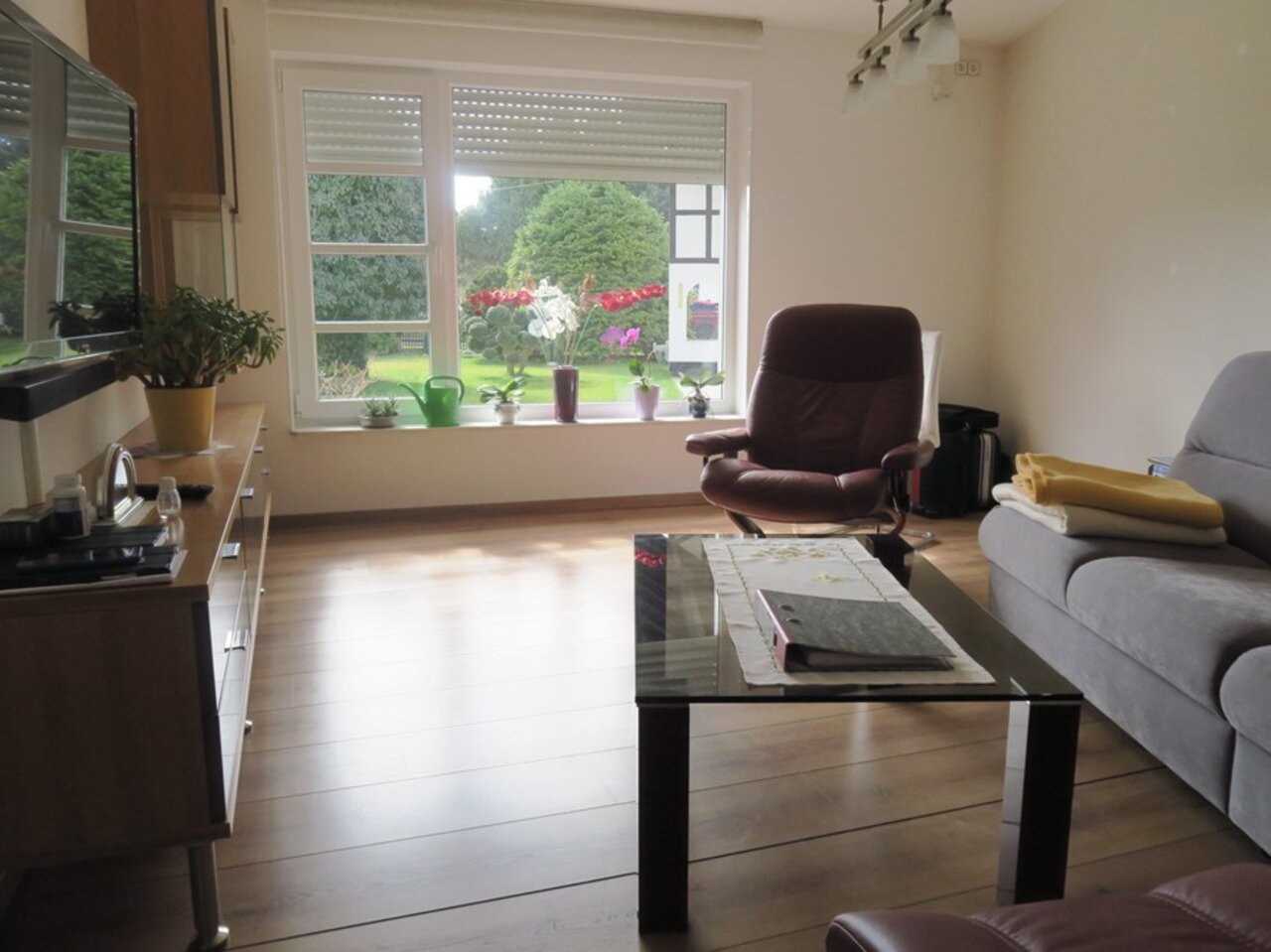 Individuelles Wohnhaus mit Einliegerwohnung und großer Scheune in Witzleben-ELW - Wohnzimmer