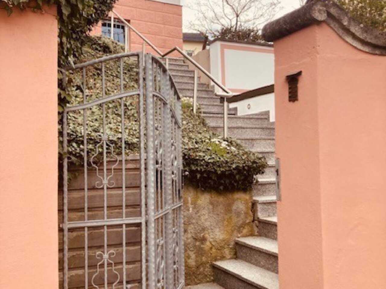 Attraktive 4-Zimmerwohung in beliebter Wohnlage von Arnstadt-Eingang zum Haus