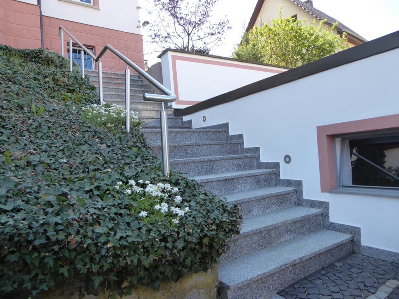 Attraktive 4-Zimmerwohung in beliebter Wohnlage von Arnstadt-Treppe zum Haus