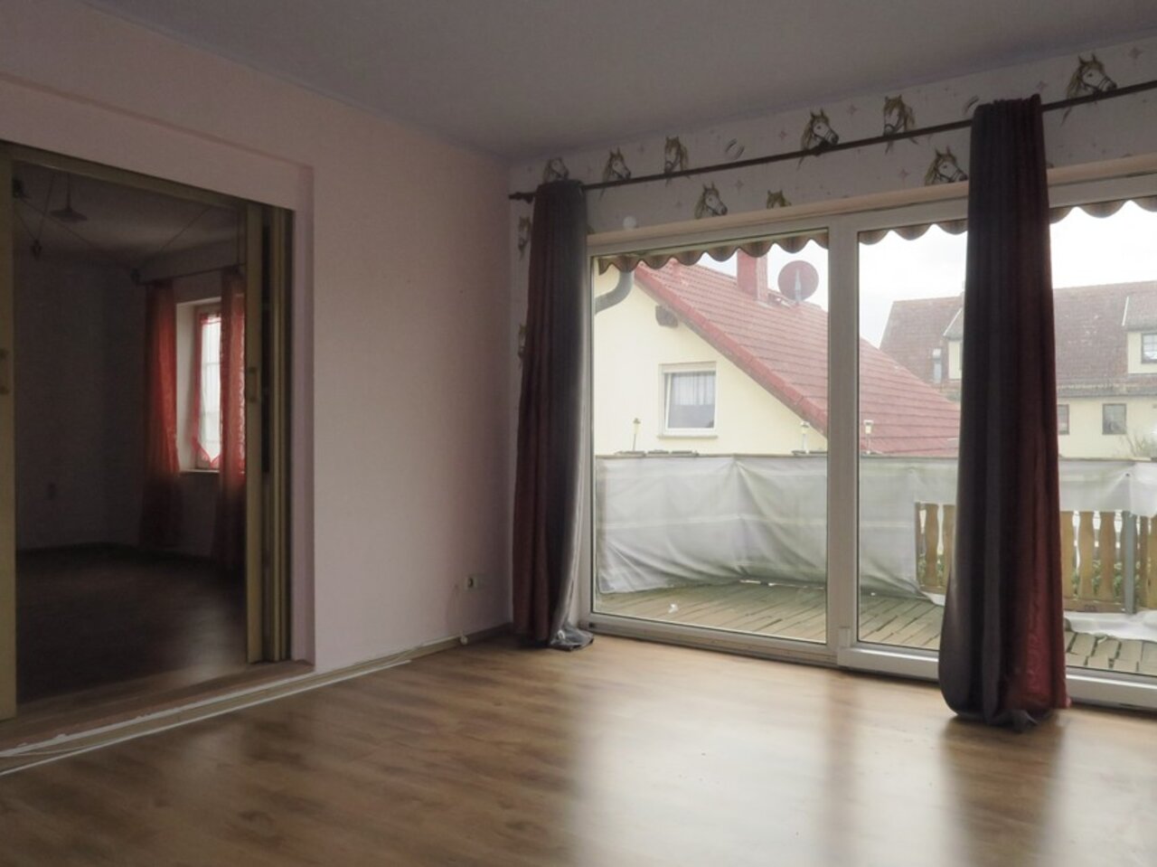 Familienfreundliche Doppelhaushälfte in Arnstadt-Zimmer mit Balkon im OG