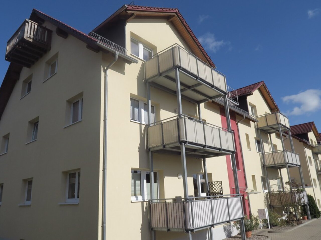 Einladende 3-Zimmerwohnung in beliebter Wohnlage von Gotha-Hausansicht Giebelseite