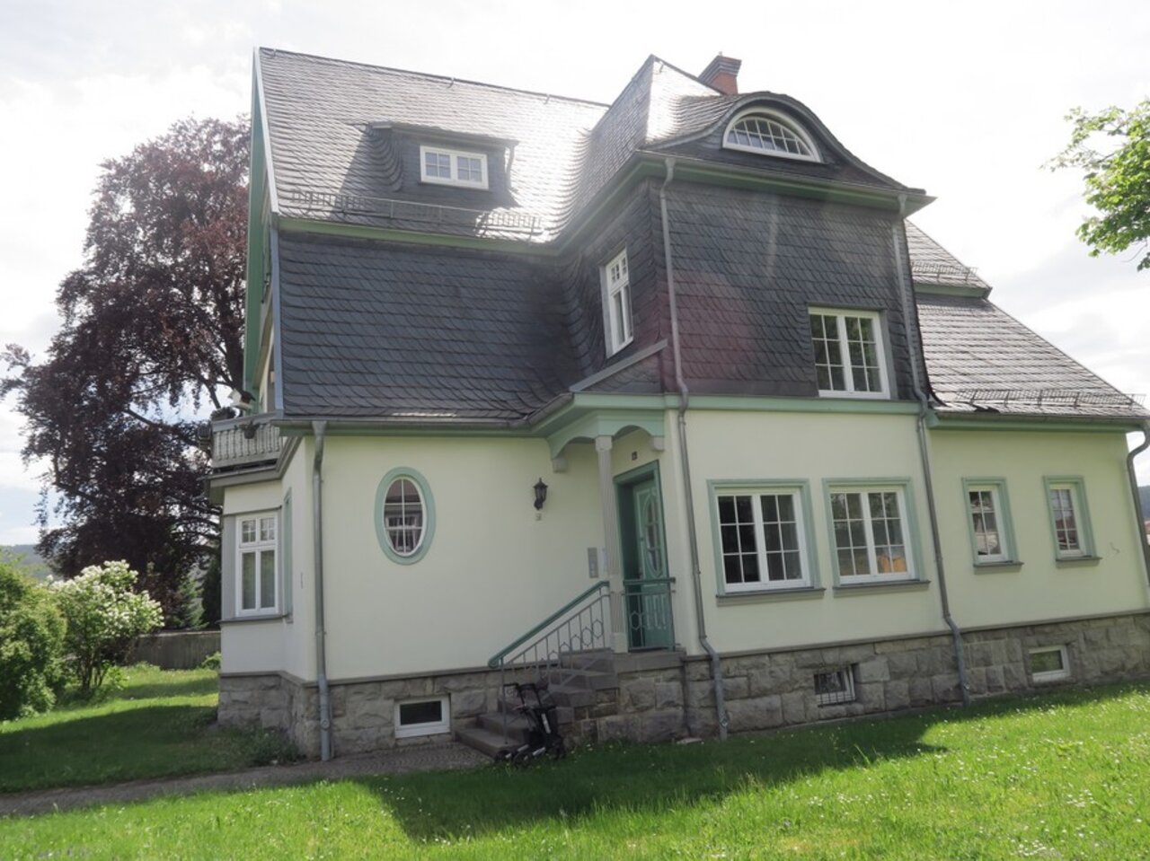Attraktive, gepflegte Villa auf parkähnlichem Grundstück in Gehren-Ansicht Nordseite