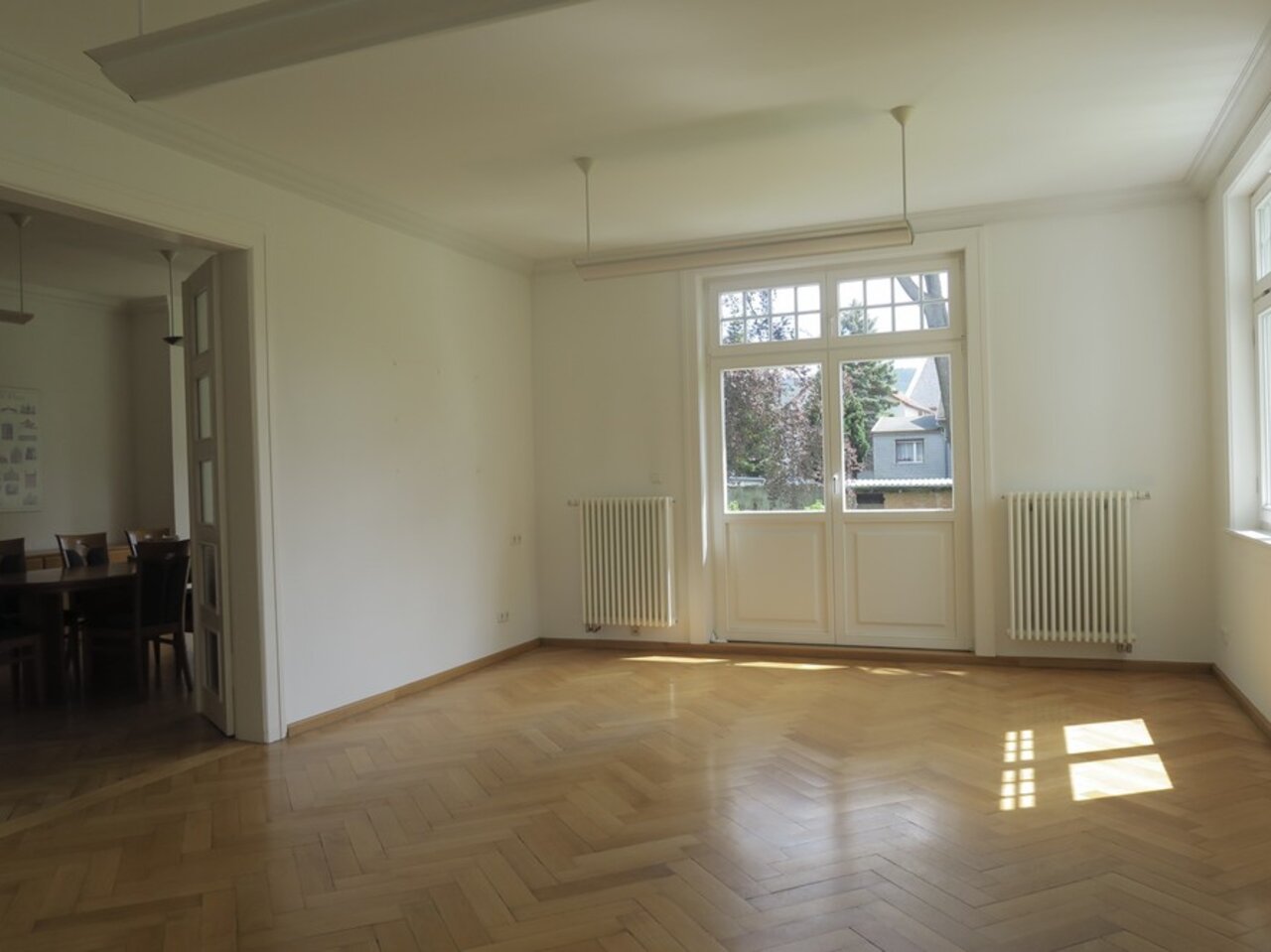 Attraktive, gepflegte Villa auf parkähnlichem Grundstück in Gehren-Büro im EG