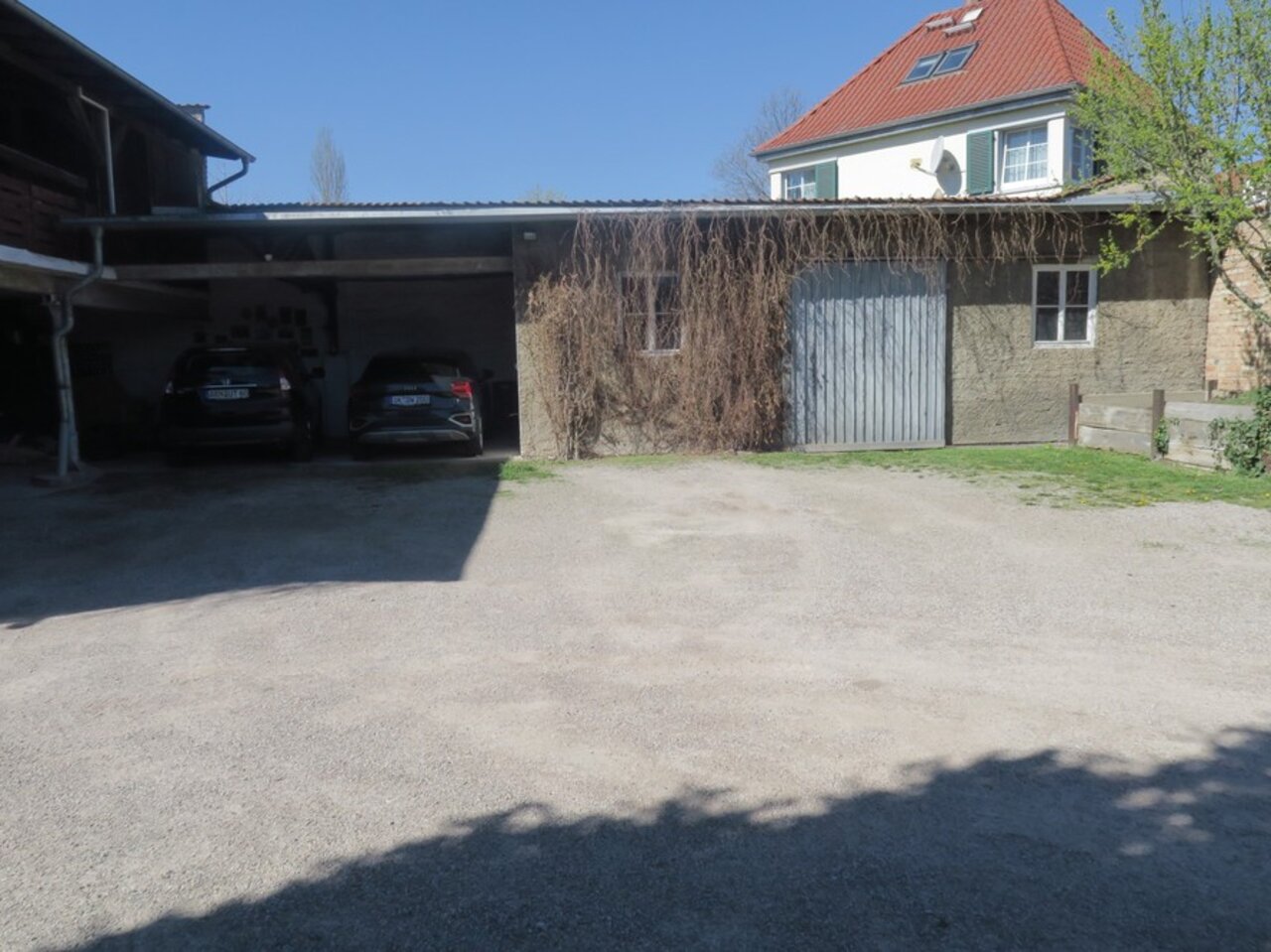 Zweifamilienhaus mit Nebengebäude und großem Garten in Arnstadt-Nebengebäude