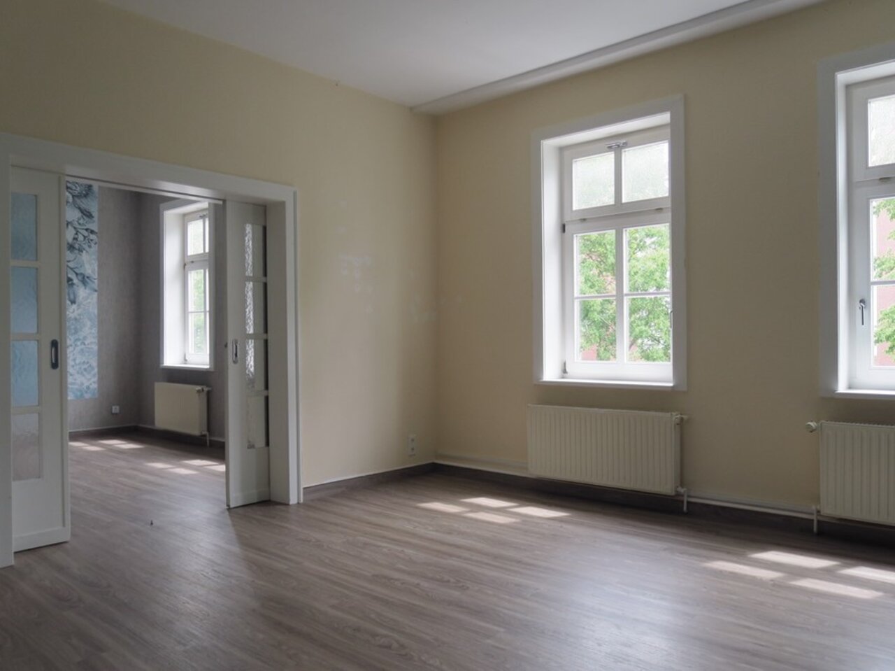 Zweifamilienhaus mit Nebengebäude und großem Garten in Arnstadt-OG - Zimmer