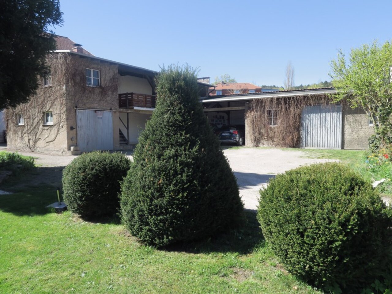 Familienfreundliche 5-Zimmer-Eigentumswohnung mit Gartennutzung und Nebengelass-Garten