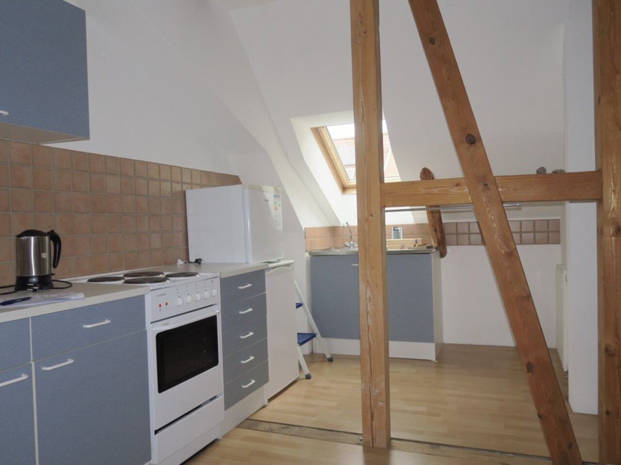 Repräsentatives Wohn- und Geschäftshaus mit Historie im Zentrum von Stadtilm-Wohnung im DG - Küche