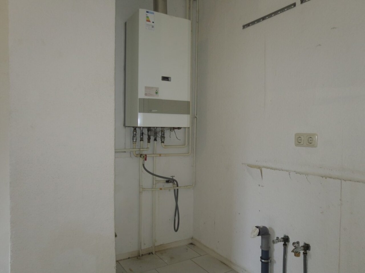 Sanierungsbedürftiges Wohnhaus mit Gestaltungspotential in Frankenhain-Küche im EG